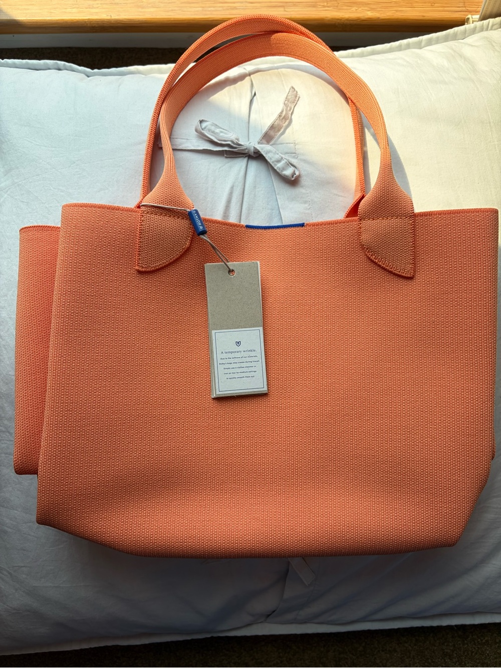 NWT Rothy’s lightweight tote - Clementine